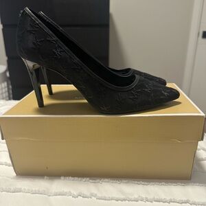 SOLDMichael Kors Dorothy Embroidered Pumps Size 7